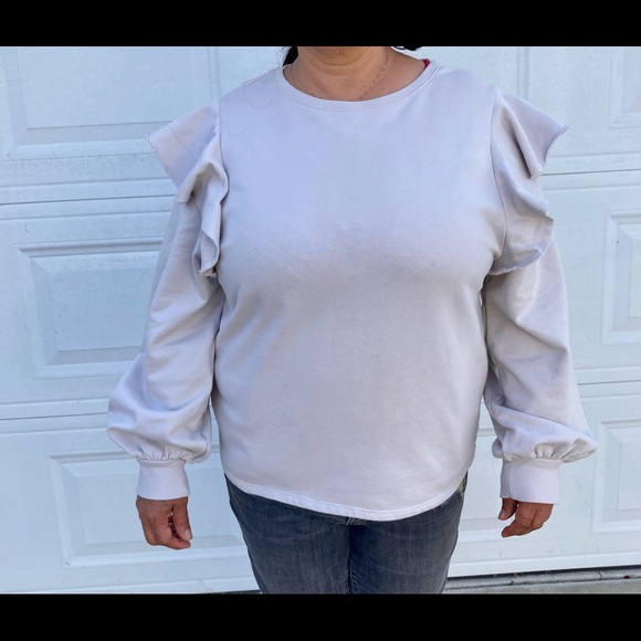 Universal Thread Ruffle Shoulder 